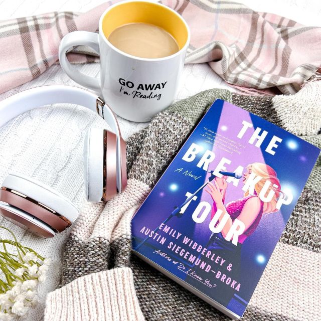 Caffeinated Reviewer  The Fake Mate by Lana Ferguson